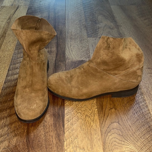 Eileen Fisher Woman’s Tan Booties Size 9 - Picture 1 of 6